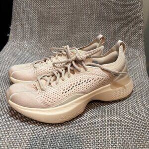 Lululemon Women's Chargefeel Workout Shoe Size 8.5/Light Beige